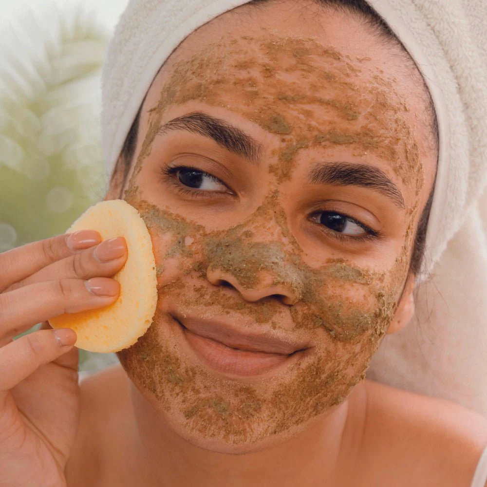 Organic Vitamin C & E Brightening Face Mask - Image 3
